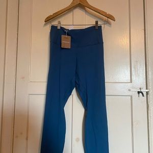 Patagonia Womens Maipo 7/8 Tights in Wavy Blue. NWT.